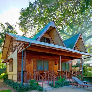 Lally And Abet Beach Cottages